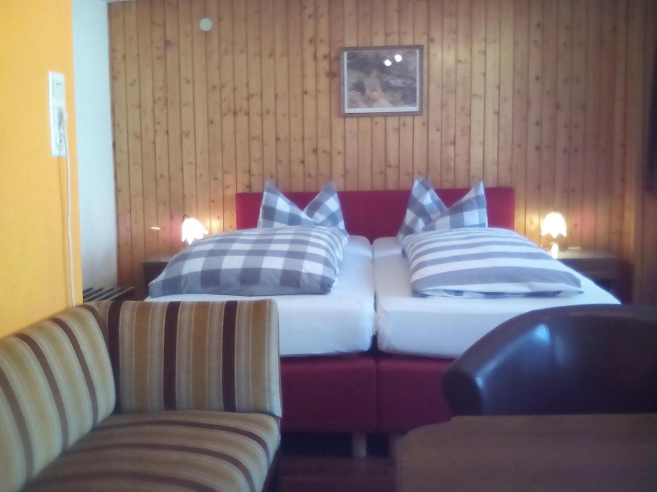 Eintracht Hotel Бад Вилдбад Екстериор снимка